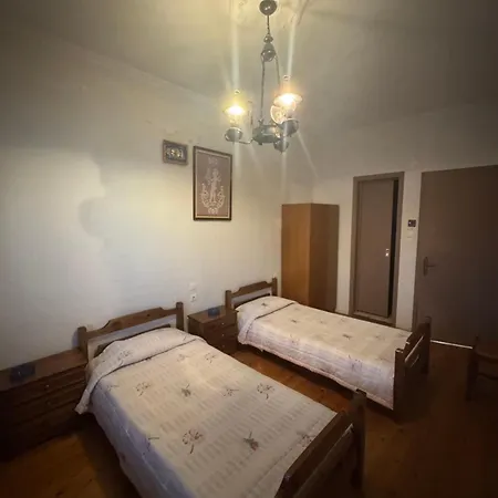 Konukevi Enoikiazomena Domatia Lazaros Dhispílion