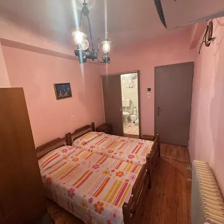 Enoikiazomena Domatia Lazaros Konukevi Dhispílion